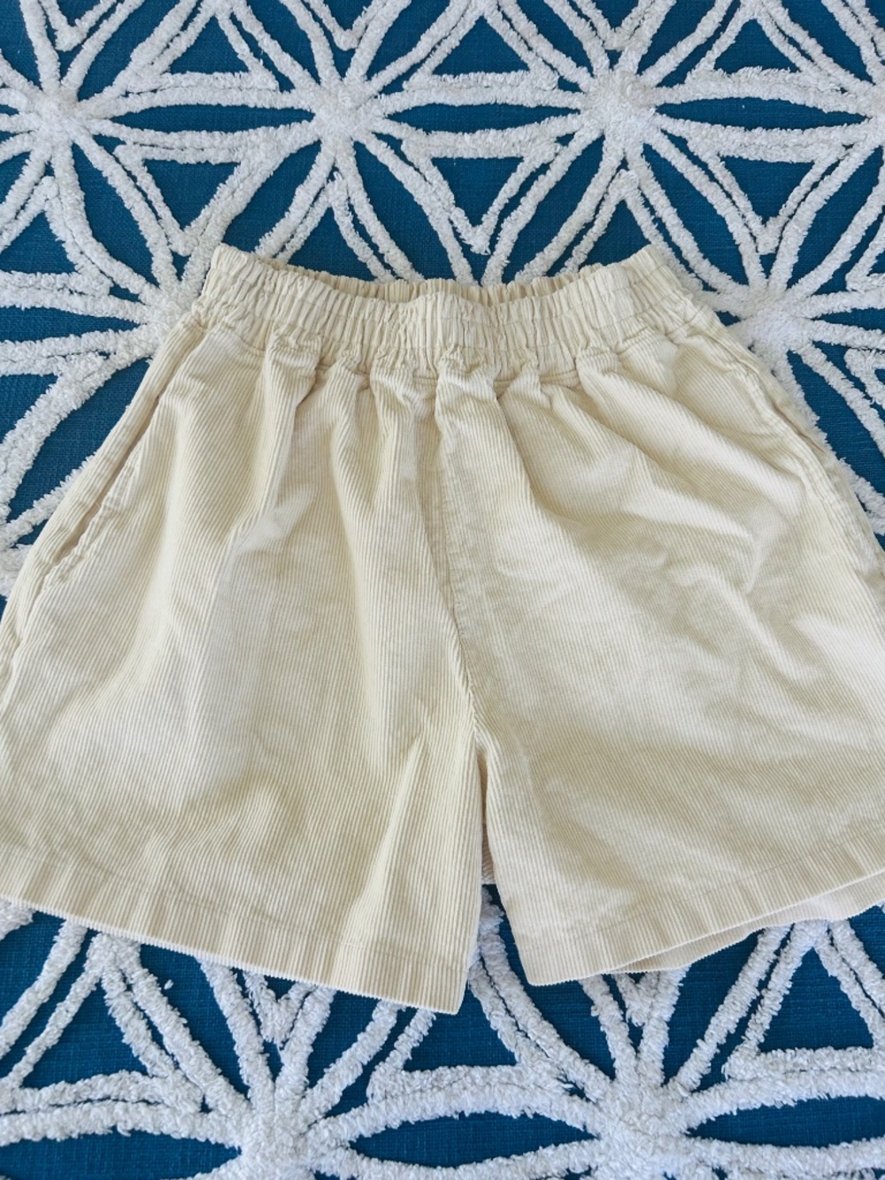 Cream corduroy shorts - Picture 2 of 9